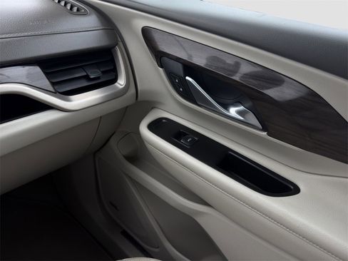 Used 2019 GMC Terrain Denali w/ Advanced Safety Package image 17