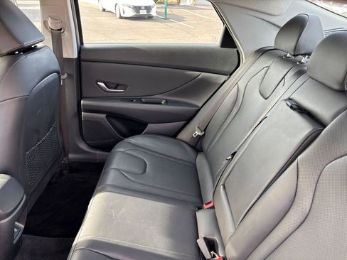 Used 2025 Hyundai Elantra Limited image 40