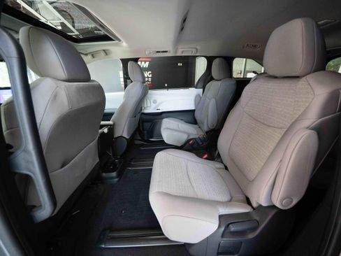 Used 2025 Toyota Sienna LE w/ LE Plus Package AWD/4WD image 23