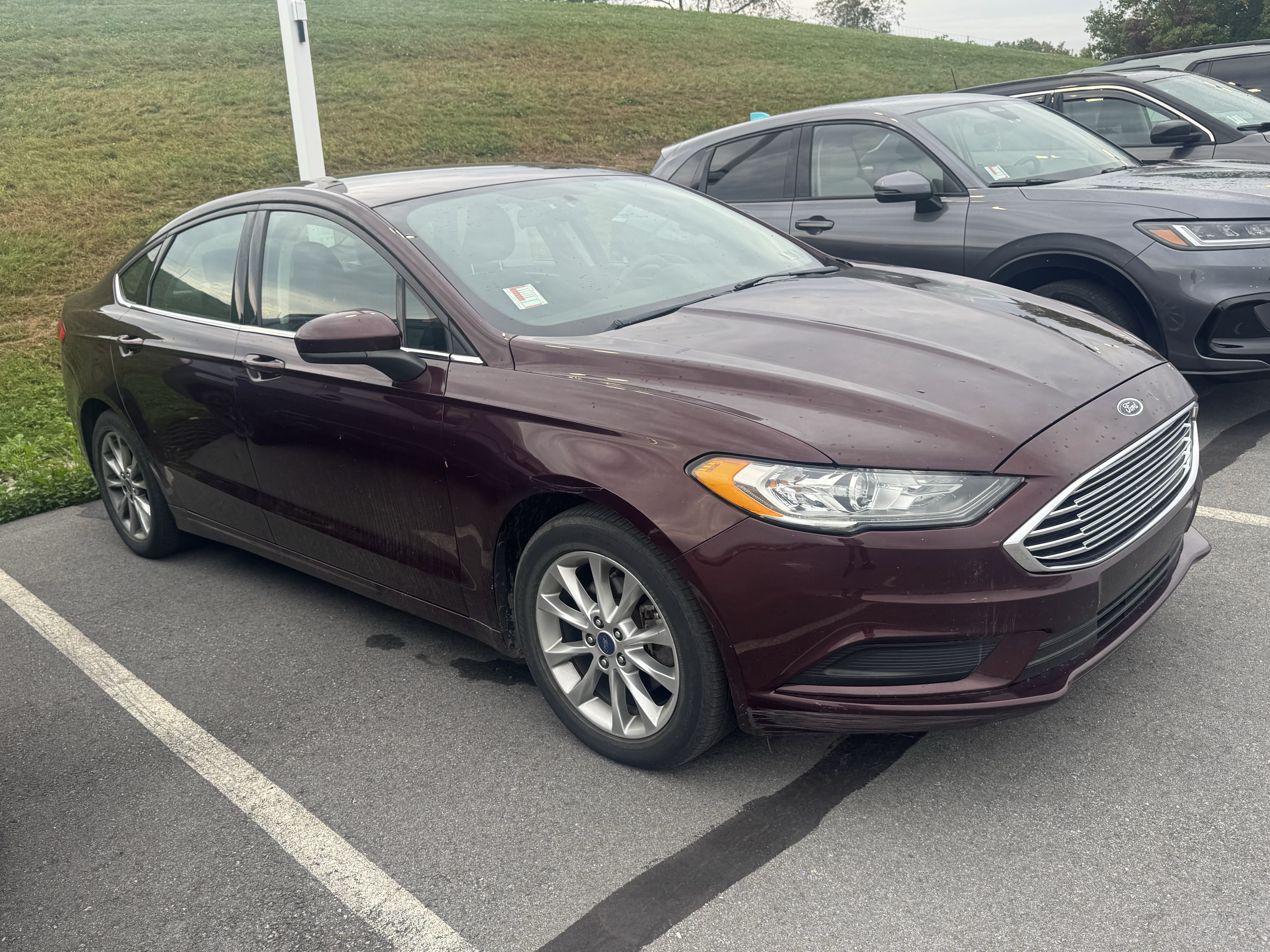 Used 2017 Ford Fusion SE FWD image 1