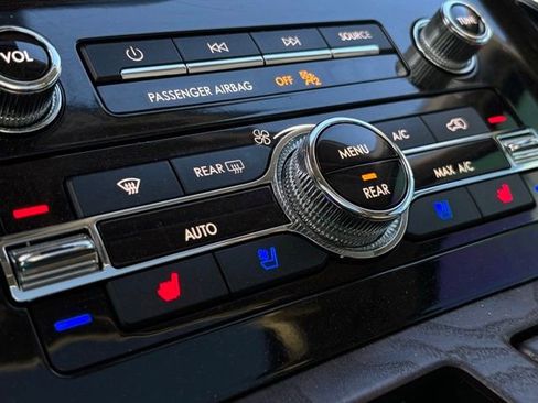 Used 2019 Lincoln Navigator Reserve image 38