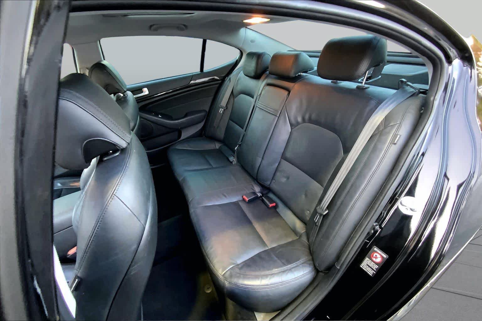 Used 2015 Kia Cadenza Premium w/ Luxury Package FWD image 18