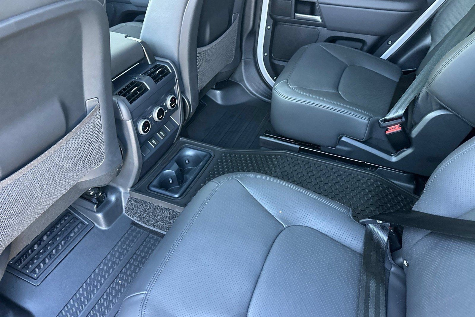 New 2026 Land Rover Defender 130 X-Dynamic SE AWD/4WD image 21