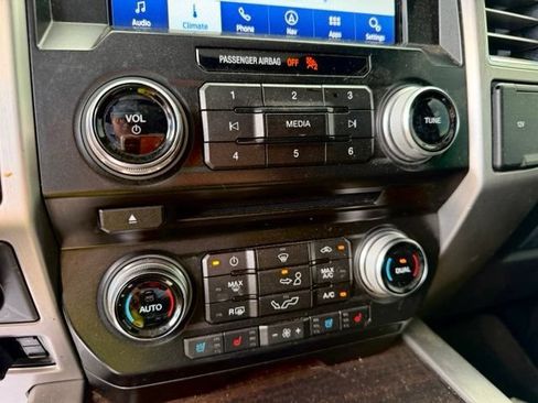 Used 2016 Ford F150 Platinum w/ Equipment Group 701A Luxury AWD/4WD image 10