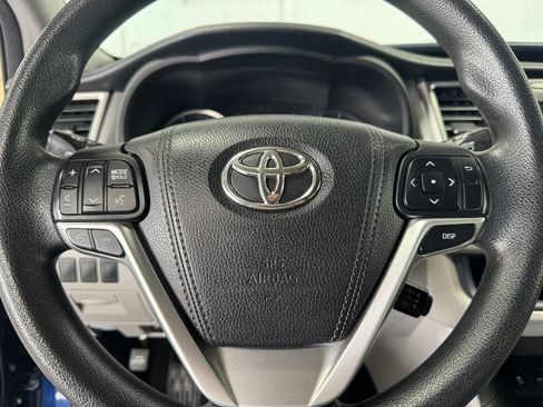 Used 2015 Toyota Highlander LE FWD image 15
