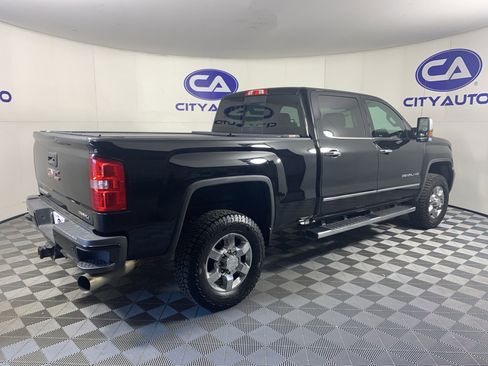 Used 2019 GMC Sierra 3500 Denali w/ Duramax Plus Package image 3
