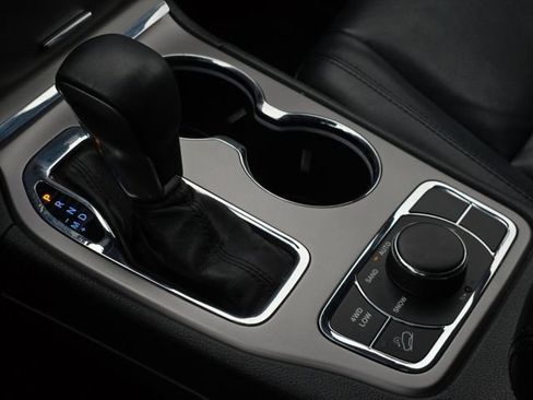 Used 2018 Jeep Grand Cherokee Limited image 21