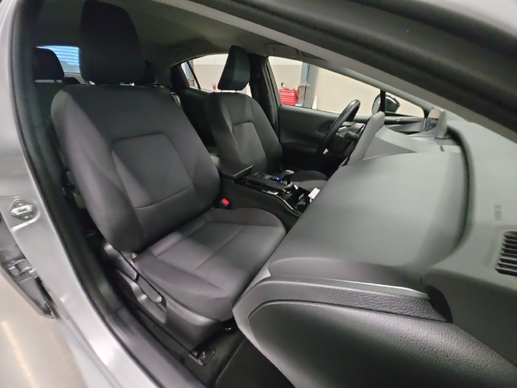Used 2025 Toyota Prius LE FWD image 36