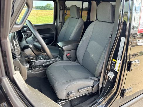 Used 2025 Jeep Gladiator Sport AWD/4WD image 11