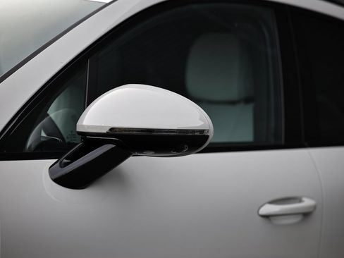 New 2026 Porsche Macan image 12