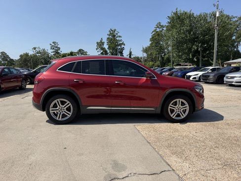 Used 2021 Mercedes-Benz GLA 250 4MATIC w/ Premium Package image 4
