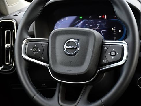 Certified 2025 Volvo XC40 B5 Plus image 19