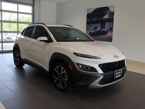 Used 2023 Hyundai Kona Limited w/ Cargo Package FWD image 2