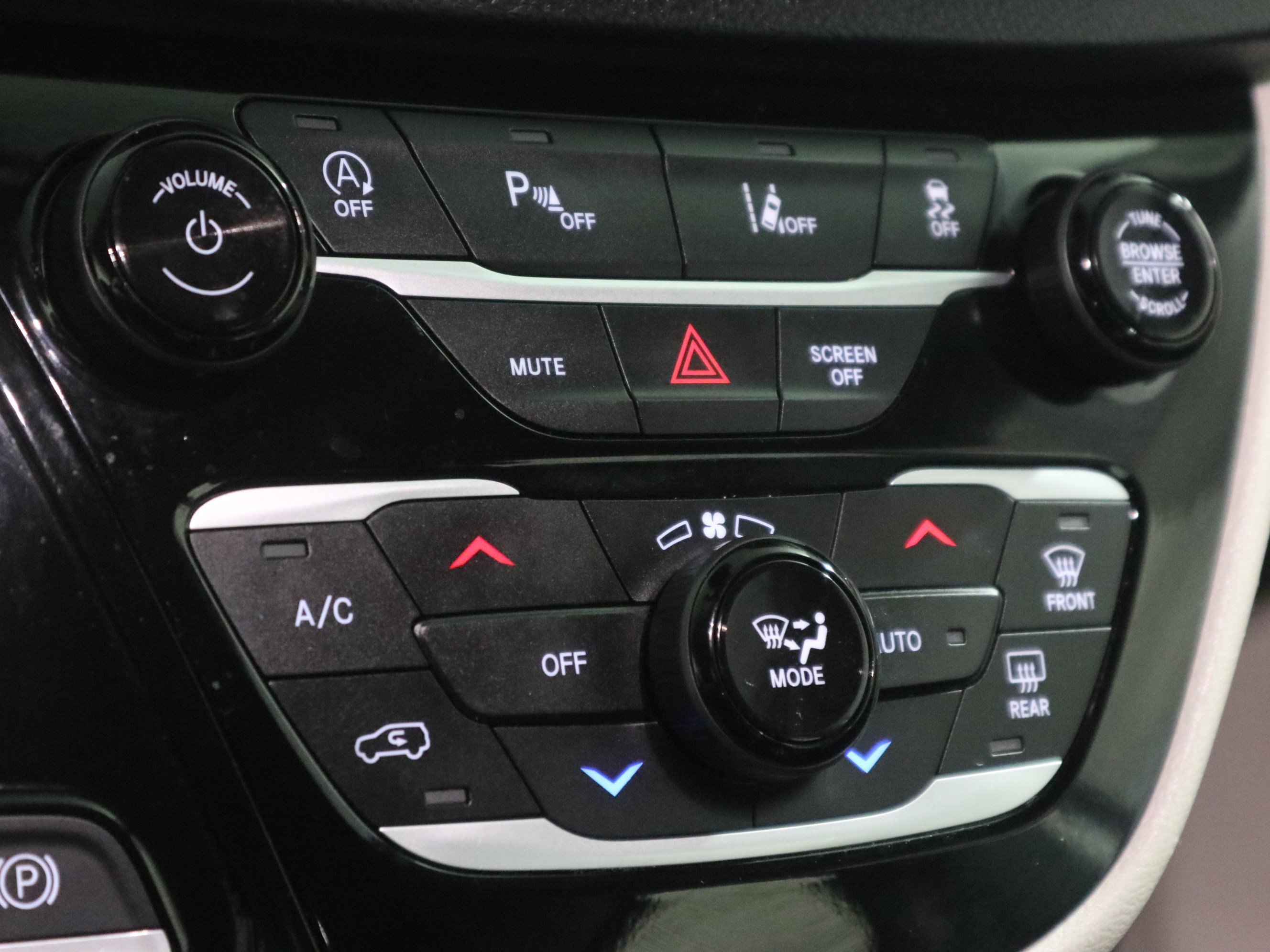 Used 2023 Chrysler Pacifica Touring-L FWD image 26