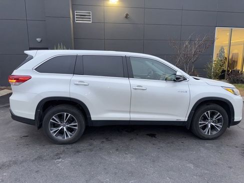 Used 2019 Toyota Highlander LE image 10