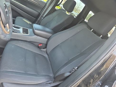 Used 2017 Jeep Grand Cherokee Laredo w/ Quick Order Package 23E AWD/4WD image 11