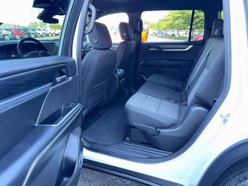 Used 2025 GMC Acadia Elevation FWD image 24