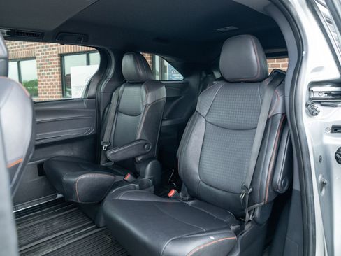 Used 2023 Toyota Sienna XSE FWD image 23