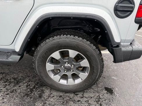 Used 2022 Jeep Wrangler Unlimited Sahara AWD/4WD image 13