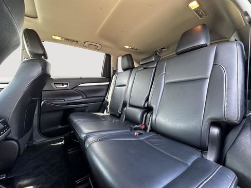 Used 2017 Toyota Highlander XLE w/ Carpet Mat Package AWD/4WD image 29