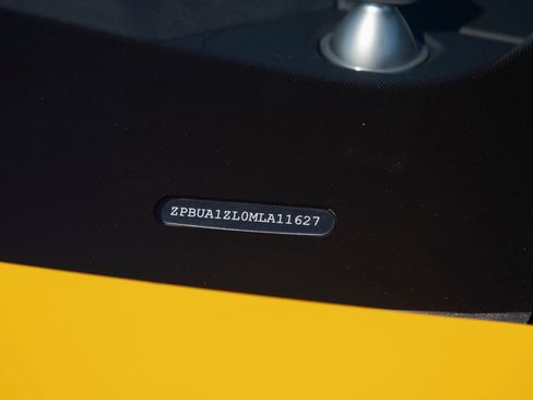 Used 2021 Lamborghini Urus AWD/4WD image 35