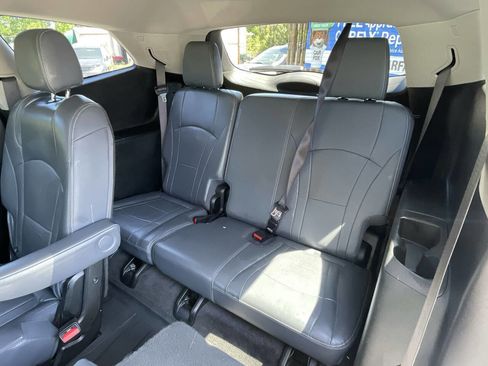 Used 2020 Buick Enclave Essence w/ Sound and Sites Package image 9