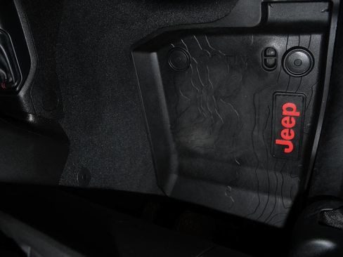 Used 2019 Jeep Wrangler Unlimited Rubicon w/ Cold Weather Group image 14