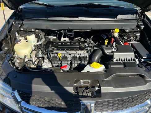 Used 2017 Dodge Journey SE w/ Flexible Seating Group image 19