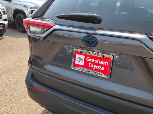 Used 2022 Toyota RAV4 XLE Premium AWD/4WD image 15