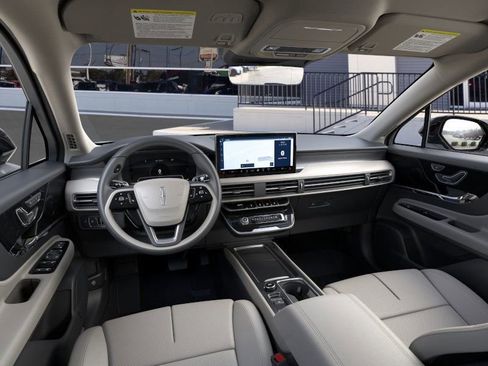 New 2026 Lincoln Corsair Premiere image 9