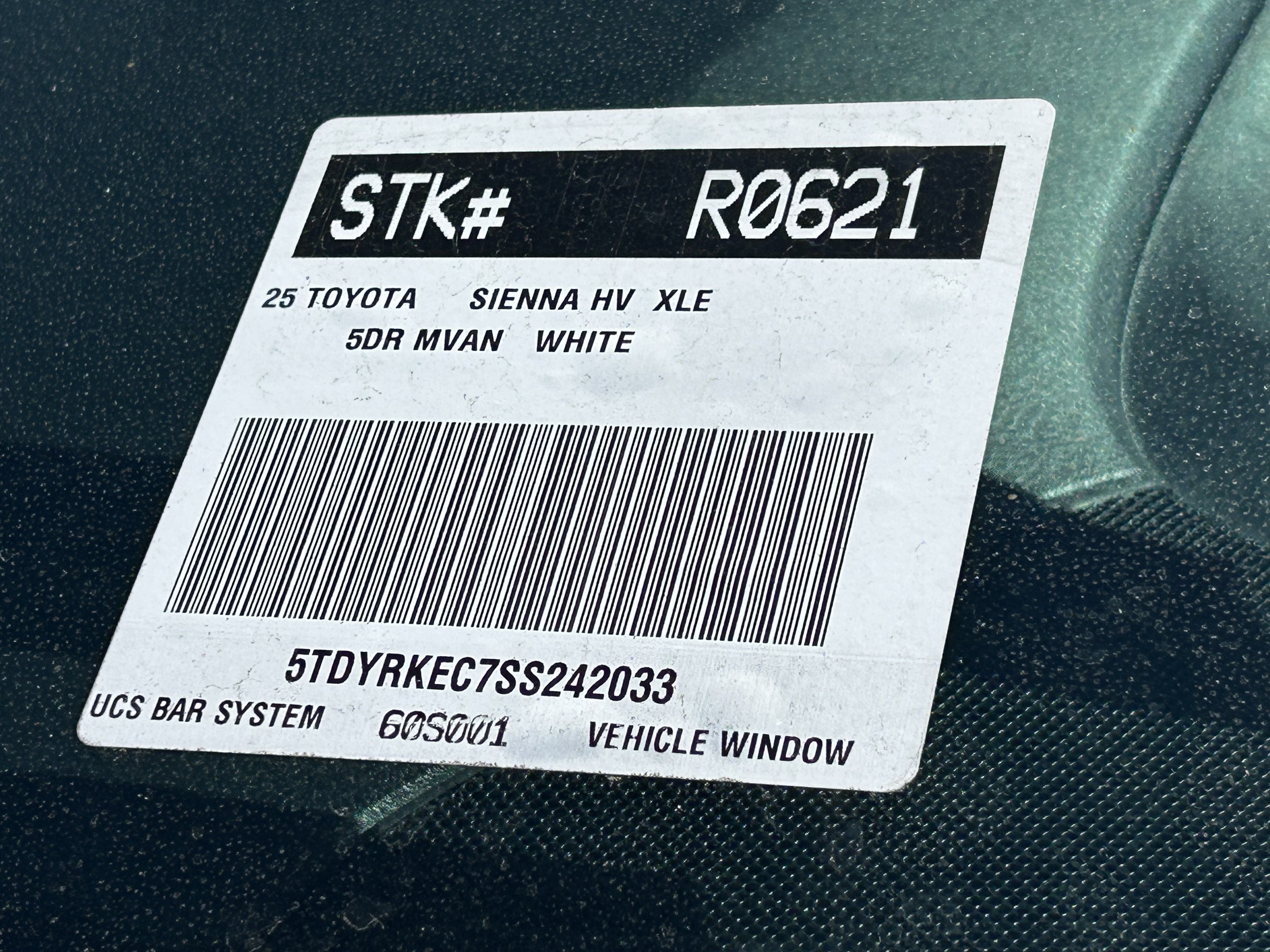 Certified 2025 Toyota Sienna XLE FWD image 32