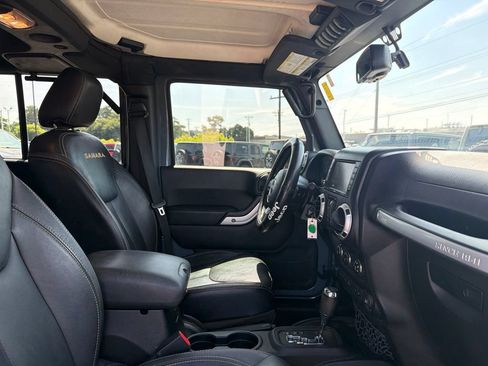 Used 2015 Jeep Wrangler Unlimited Sahara w/ Connectivity Group AWD/4WD image 23