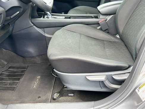 Used 2023 Nissan Kicks SV w/ Interior Electronics Package FWD image 19
