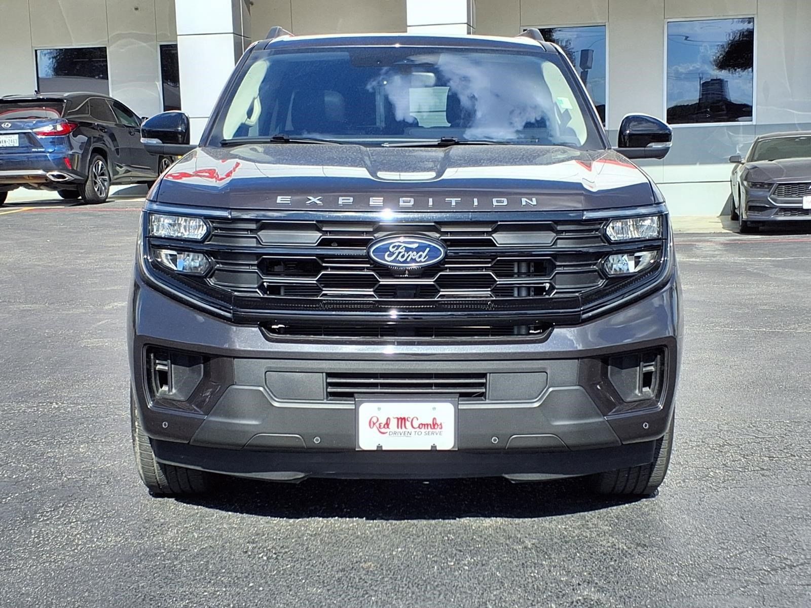 Used 2025 Ford Expedition Max Active RWD image 2
