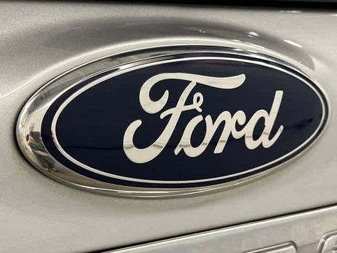 Used 2015 Ford Explorer XLT w/ Equipment Group 201B image 19