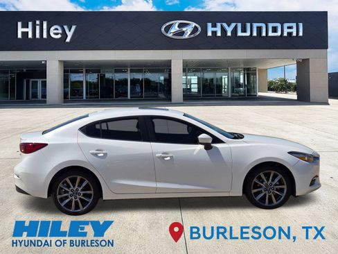 Used 2018 MAZDA MAZDA3 Touring FWD image 3