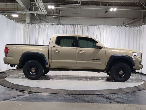 Used 2019 Toyota Tacoma SR5 image 15
