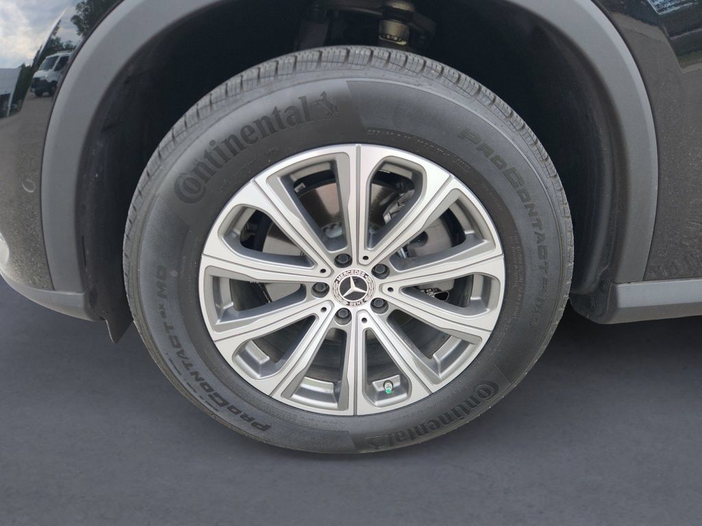 Certified 2025 Mercedes-Benz GLC 300 4MATIC image 8