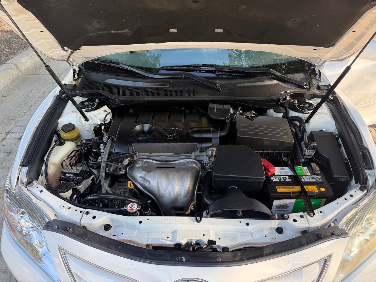 Used 2010 Toyota Camry LE FWD image 32