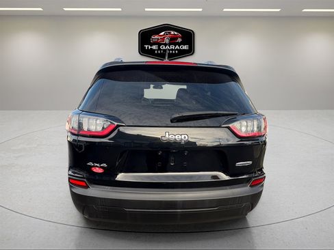 Used 2019 Jeep Cherokee Latitude Plus w/ Cold Weather Group image 5
