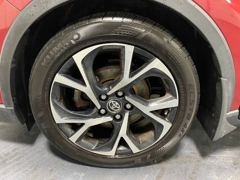 Used 2018 Toyota C-HR XLE image 5