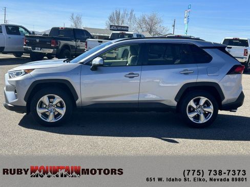 Used 2021 Toyota RAV4 XLE Premium image 4