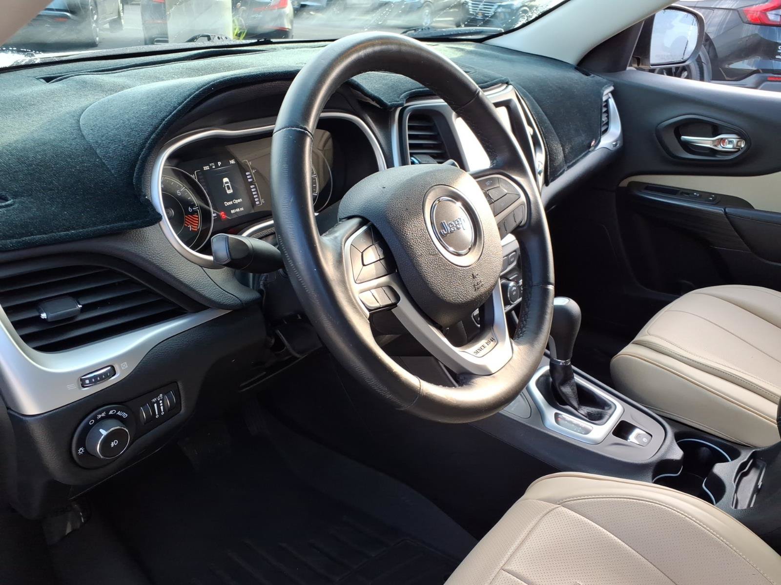 Used 2015 Jeep Cherokee Latitude AWD/4WD image 16