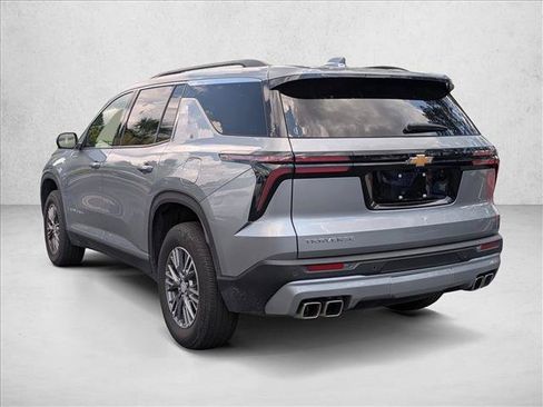 Used 2024 Chevrolet Traverse LT FWD image 8