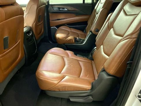 Used 2019 Cadillac Escalade ESV Luxury image 23