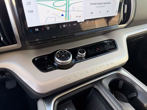 Used 2025 Ford Expedition Active image 18