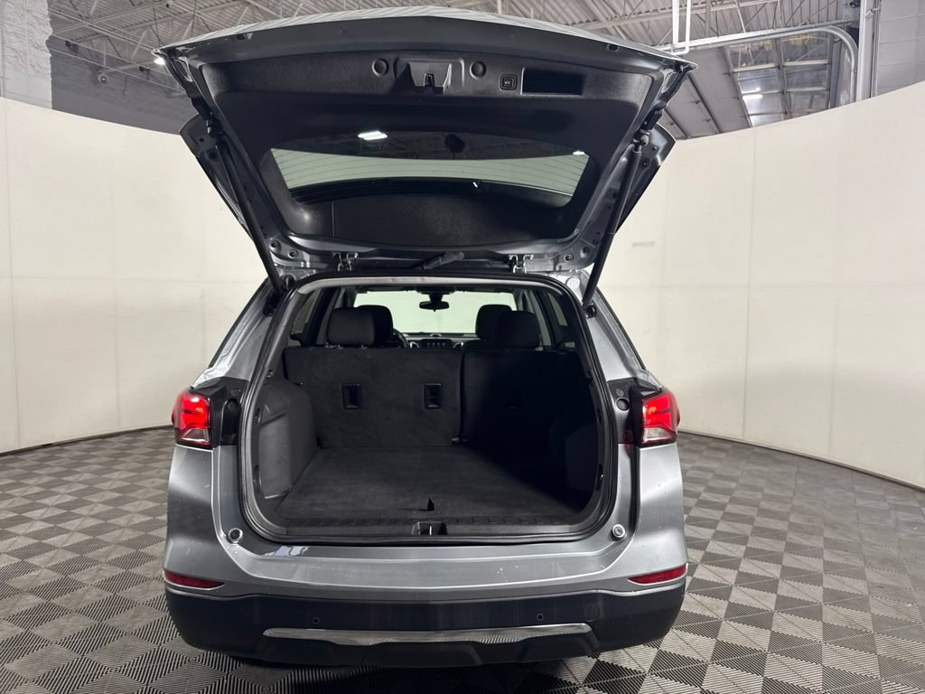 Used 2024 Chevrolet Equinox LT FWD image 9