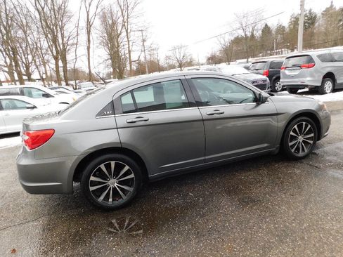 Used 2013 Chrysler 200 Touring w/ S Exterior Appearance Pkg image 9