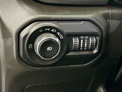 Used 2022 Jeep Wrangler Sport S image 17