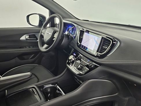 New 2026 Chrysler Pacifica Limited w/ Uconnect Theater Family Group image 41